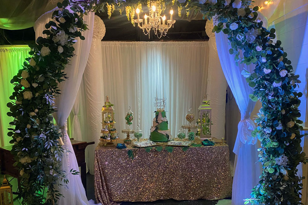 Curved gazebo display for cake or dessert table